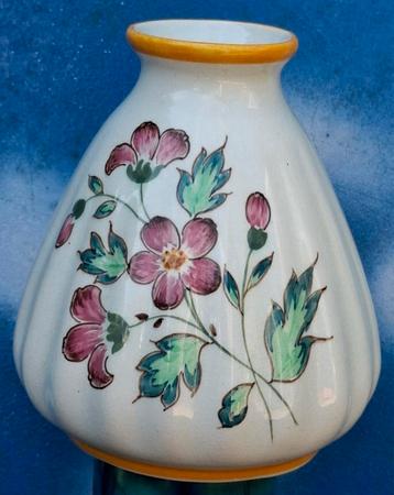 Vaas. Gouda.  Flower 3. Ca 1930.  * Zie tekst.  beschikbaar voor biedingen