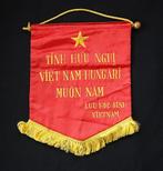 Vaandel Geborduurd Communistisch tijd Vietnam Hongarije, Antiek en Kunst, Curiosa en Brocante, Ophalen of Verzenden