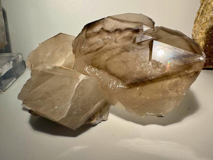 Elestiaal rookkwarts mica en enhydro, Verzamelen, Mineralen en Fossielen, Mineraal, Ophalen of Verzenden