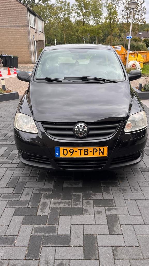 Volkswagen Fox 1.4 55KW 2006 Zwart + NIEUWE APK, Auto's, Volkswagen, Particulier, Fox, Benzine, D, Hatchback, Handgeschakeld, Origineel Nederlands