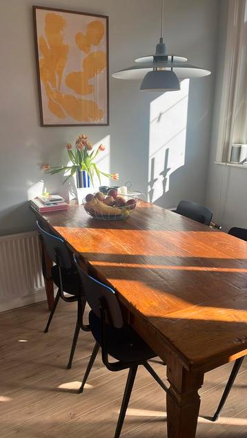 Mooie massief eikenhouten eettafel beschikbaar voor biedingen