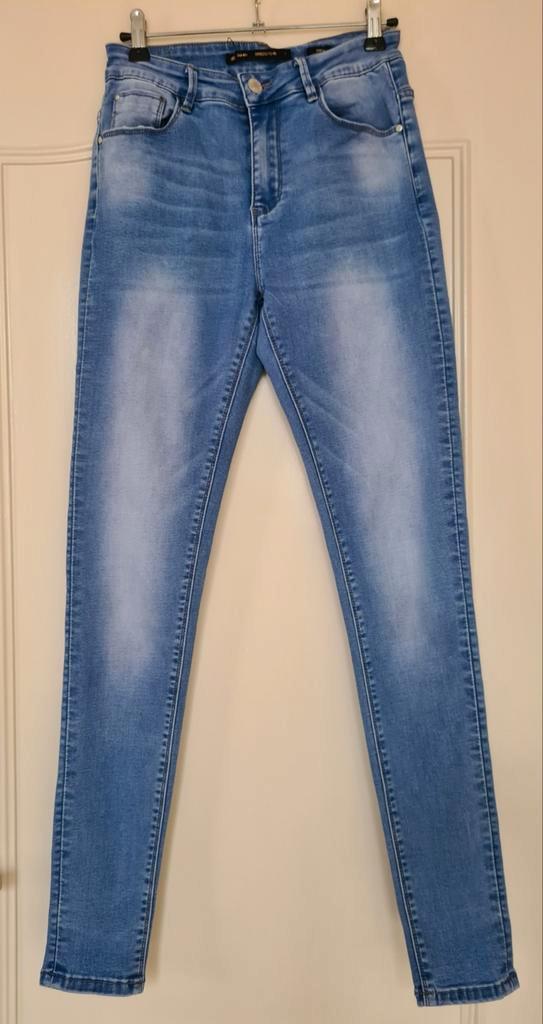 "COOLCAT" Skinny jeans met vale look. Mt. M. Als nieuw!, Kleding | Dames, Spijkerbroeken en Jeans, Zo goed als nieuw, W30 - W32 (confectie 38/40)