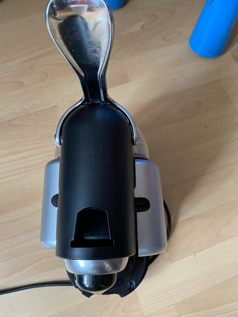 Nespresso machine - voor onderdelen - lekt, Koffiemachine, Ophalen of Verzenden, 1 kopje, Niet werkend
