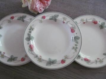 3 Wedgwood Raspberry Gebaks Borden 15 cm d. beschikbaar voor biedingen