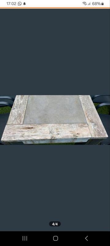 Stevige tuintafel beschikbaar voor biedingen