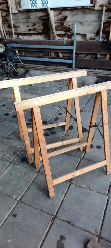houten schraagjes beschikbaar voor biedingen