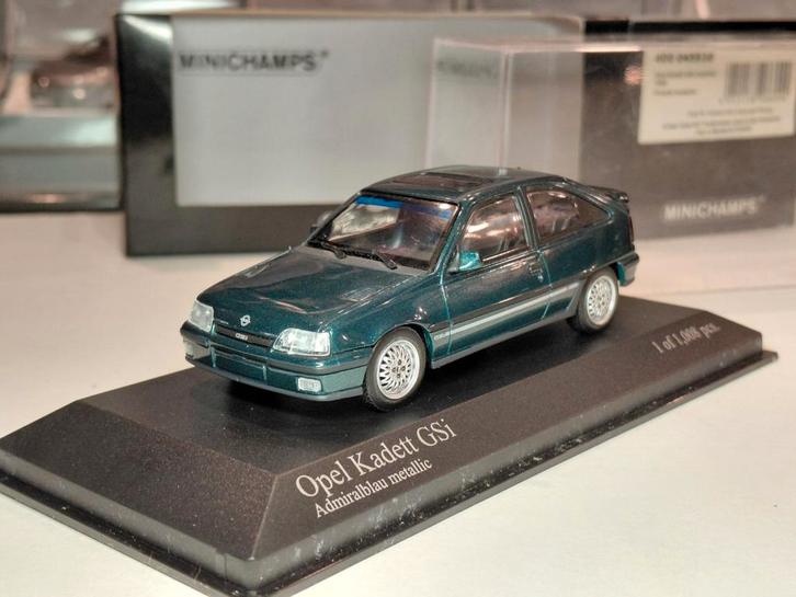Opel Kadett E GSi 1984-1991 Admiralblau 1/43 Minichamps, Hobby en Vrije tijd, Modelauto's | 1:43, Zo goed als nieuw, Auto, MiniChamps