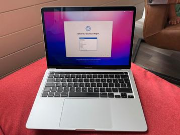 Apple MacBook Pro 13” (2020, Intel i5 / 8GB / 256GB SSD) beschikbaar voor biedingen