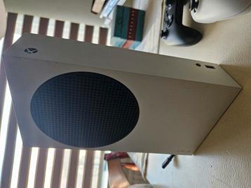 Xbox Series S + Series S controller + Xbox One controller beschikbaar voor biedingen