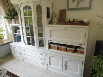 Eikenhouten wandkast