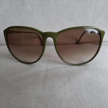 Zonnebril met groen montuur - nieuw - beschikbaar voor biedingen
