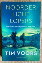 Noorderlichtlopers - Tim Voors, Boeken, Reisgidsen, Europa, Ophalen of Verzenden, Reisgids of -boek, Gelezen