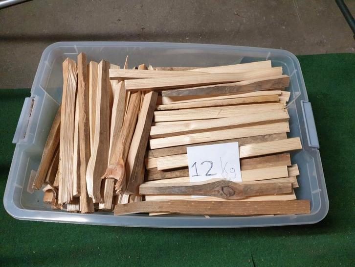 Krat van 12 kilo droog aanmaakhout!, Tuin en Terras, Haardhout, Blokken, Overige houtsoorten, Minder dan 3 m³, Ophalen