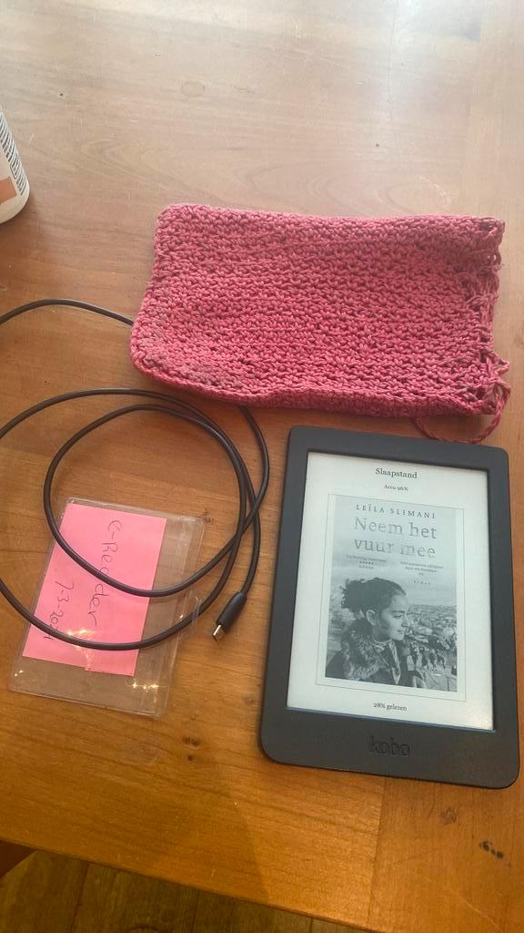 Kobo clara met 2500!!! Boeken erbij, Computers en Software, E-readers, Zo goed als nieuw, Ophalen of Verzenden