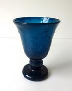 Glazen vaas op voet turquoise met luchtbellen 3618-g, Antiek en Kunst, Ophalen of Verzenden