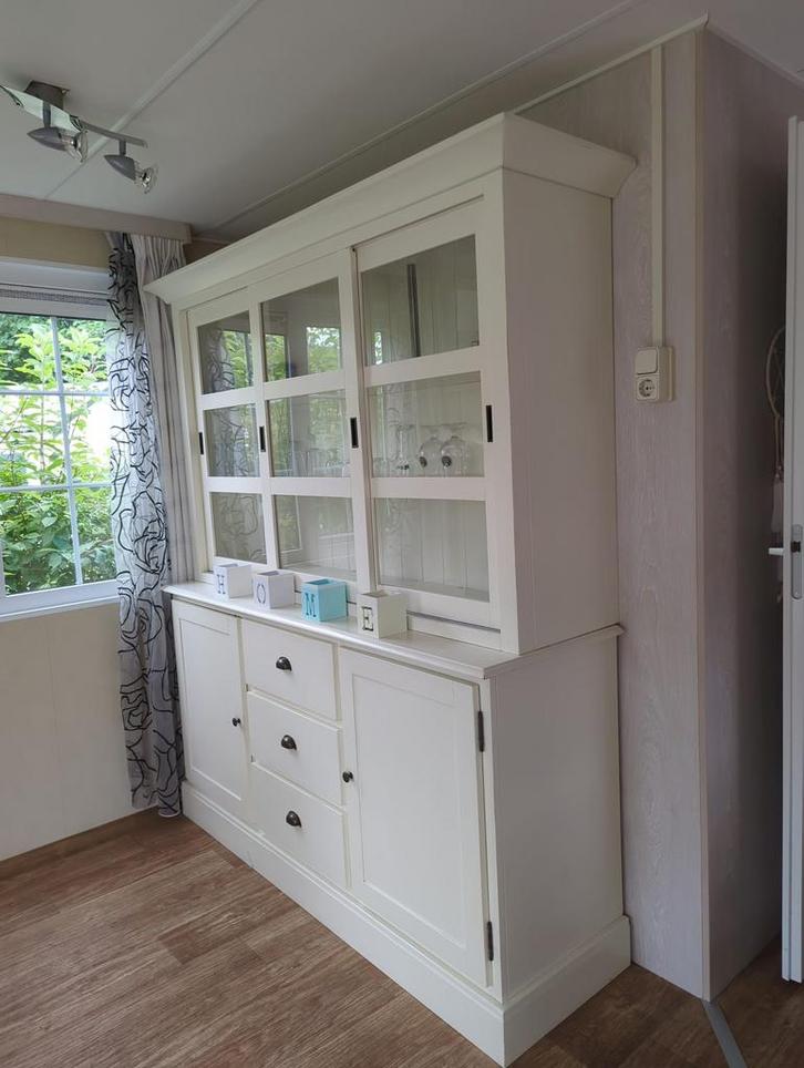 Te koop in Balkbrug, Overijssel Nette vitrinekast., Huis en Inrichting, Complete inboedels, Ophalen