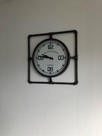 Stijlvolle metalen Wandklok, Huis en Inrichting, Ophalen, Zo goed als nieuw, Analoog, Wandklok