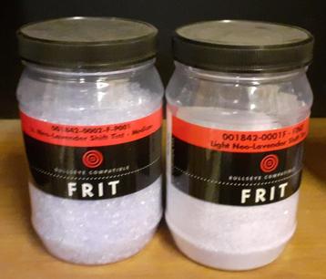 Bullseye glas - paars en lila fritten in transparant glas beschikbaar voor biedingen