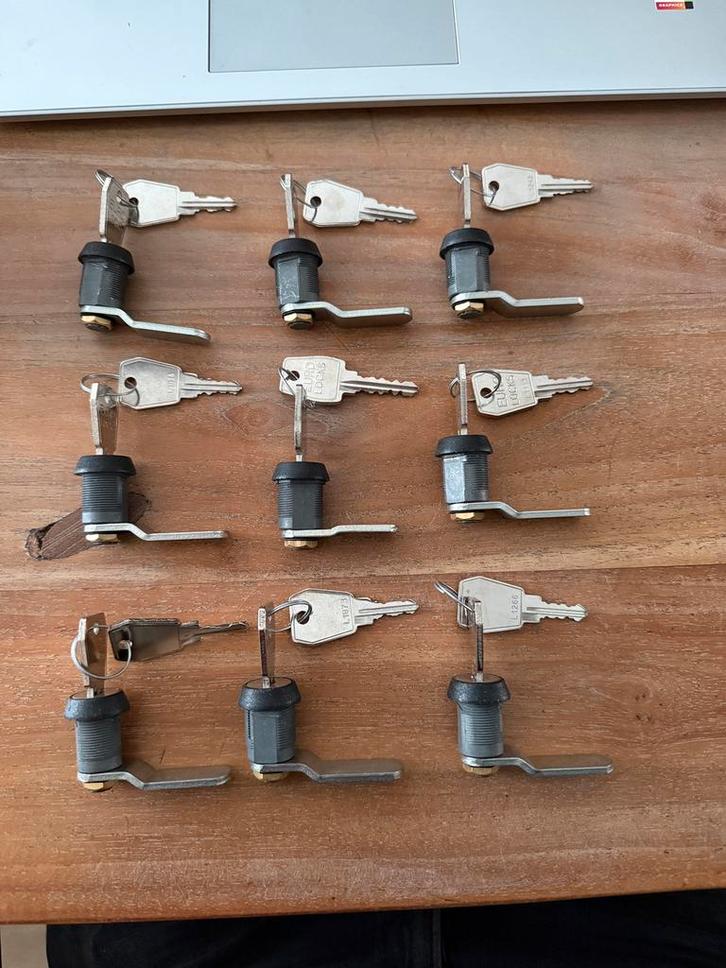 Grote partij Euro Locks Lockersloten, Doe-het-zelf en Verbouw, Hang- en Sluitwerk, Zo goed als nieuw, Slot, Ophalen