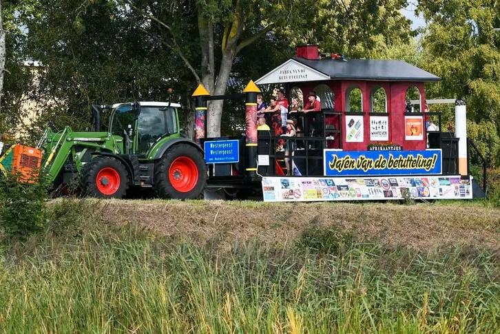 Te koop en/ Of te huur versierde wagen/praal/carnavalswagen, Hobby en Vrije tijd, Feestartikelen | Verhuur, Gebruikt, Ophalen