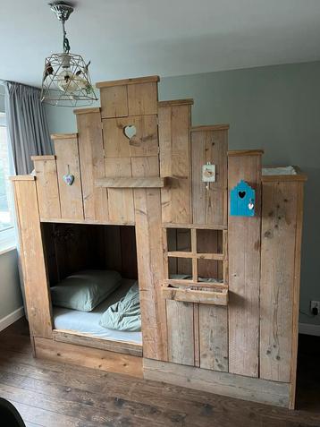 Boomhut / vogelhuis bed steigerhout saartje prum beschikbaar voor biedingen