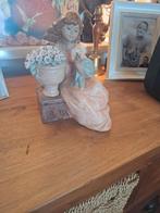 mooi oud porseleinen beeld., Ophalen of Verzenden, Zo goed als nieuw