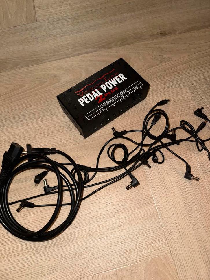 Voodoo Lab Pedal Power 2 Plus, Muziek en Instrumenten, Effecten, Zo goed als nieuw, Ophalen of Verzenden