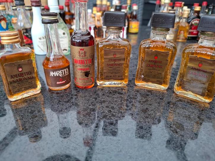 Vintage Amaretto miniatuurflesjes – Italiaanse collectie, Verzamelen, Glas en Borrelglaasjes, Nieuw, Overige typen, Ophalen of Verzenden