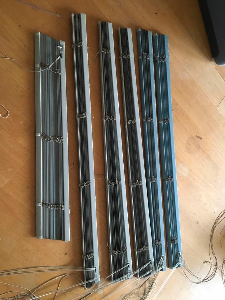 Vijf keer Luxaflex, Huis en Inrichting, Stoffering | Gordijnen en Lamellen, Gebruikt, 150 tot 200 cm, 50 tot 100 cm, Grijs, Ophalen