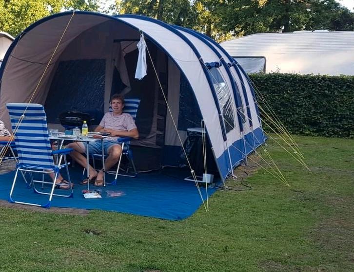 Ruime tunneltent Vrijbuiter Cedar dlx 4 tot 5 personen, Caravans en Kamperen, Tenten, Zo goed als nieuw, Ophalen