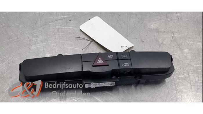 Paniekverlichtings Schakelaar van een Mercedes Sprinter, Auto-onderdelen, Dashboard en Schakelaars, Mercedes-Benz, Gebruikt, 3 maanden garantie