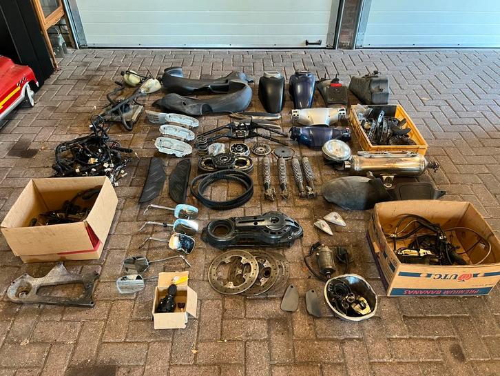 Heel veel onderdelen Piaggio Beverly 500 (x9, 500 ie), Motoren, Onderdelen | Overige, Gebruikt, Ophalen of Verzenden