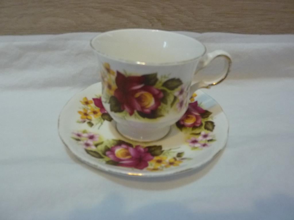 diversen kop en schotels, Ophalen of Verzenden, Zo goed als nieuw, Porselein, Kop en/of schotel