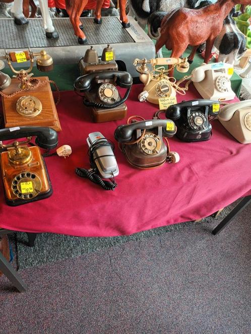 Diverse oude telefoons  uit een verzameling., Antiek en Kunst, Curiosa en Brocante, Ophalen