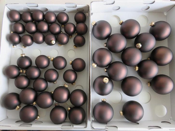 51 Decoris mat glazen kerstballen dark chocolate donkerbruin, Diversen, Kerst, Zo goed als nieuw, Ophalen of Verzenden