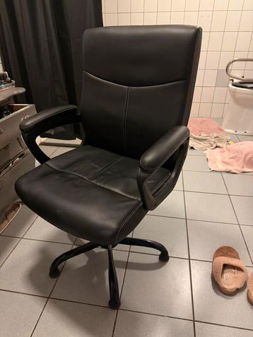 Bureaustoel/gamestoel beschikbaar voor biedingen