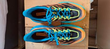Hoka sportschoenen maat 46 beschikbaar voor biedingen