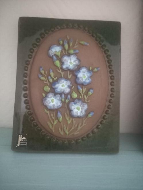 Florale tegel vlas van Jie Gantofta uit de jaren 60, Antiek en Kunst, Antiek | Keramiek en Aardewerk, Ophalen of Verzenden