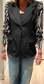 Prachtige blazer met print mouw, Kleding | Dames, Jasjes, Kostuums en Pakken, Ophalen, Zo goed als nieuw, Maat 38/40 (M)