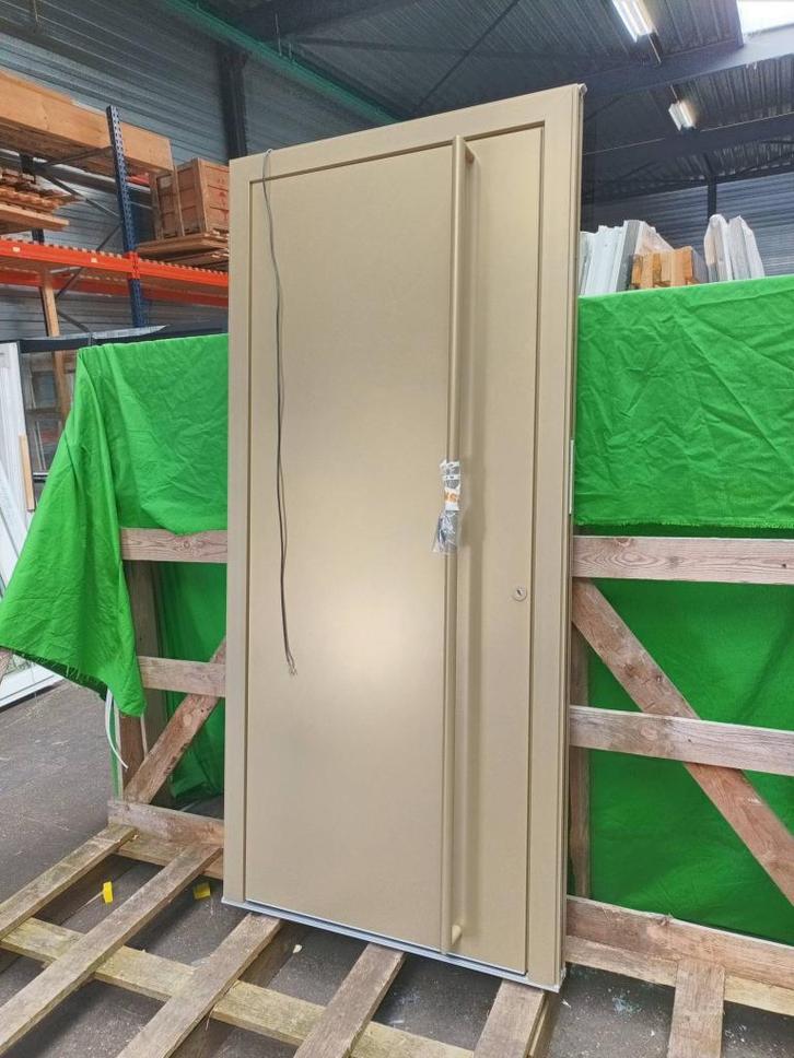 Aluminium Voordeur volpaneel goud  b99 x h215 -2214-, Doe-het-zelf en Verbouw, Deuren en Horren, Zo goed als nieuw, Buitendeur