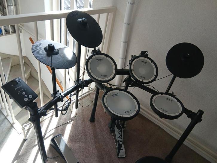 Compleet elektronisch drumstel + toebehoren, Muziek en Instrumenten, Drumstellen en Slagwerk, Zo goed als nieuw, Roland, Elektronisch