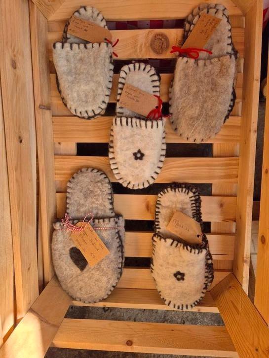 Sloffen van eigen wol, Kinderen en Baby's, Kinderkleding | Schoenen en Sokken, Nieuw, Overige typen, Jongen of Meisje, Ophalen of Verzenden