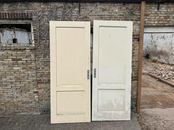 Paneeldeur 211,5 x 83,0 cm uit 2010, hout, 2 stuks beschikbaar voor biedingen