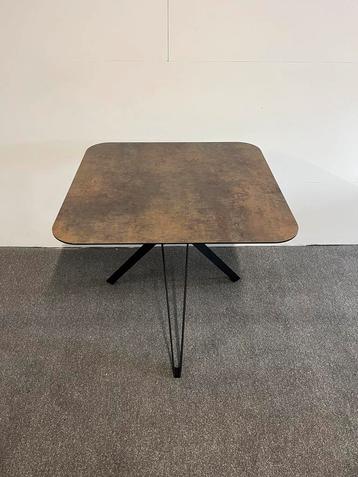 Vierkante eettafel roest HPL 80x80cm beschikbaar voor biedingen