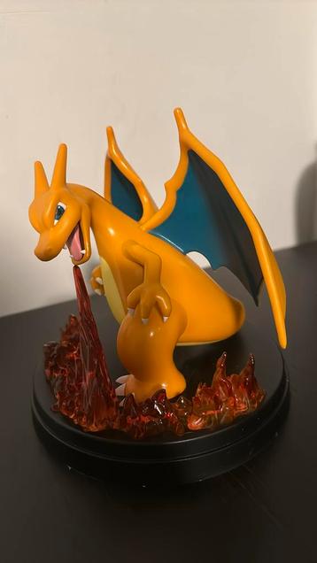Pokemon TCG Charizard statue beschikbaar voor biedingen