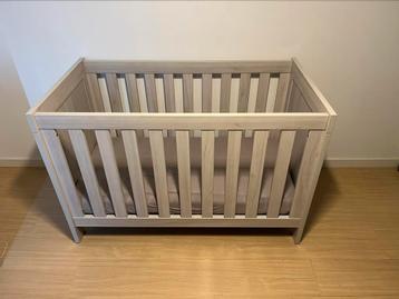 ledikant commode kledingskast kinderkamer babykamer beschikbaar voor biedingen