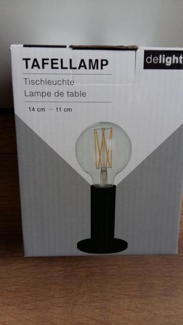 Moderne tafellamp zwart. 14 cm hoog. excl. lichtbron. beschikbaar voor biedingen