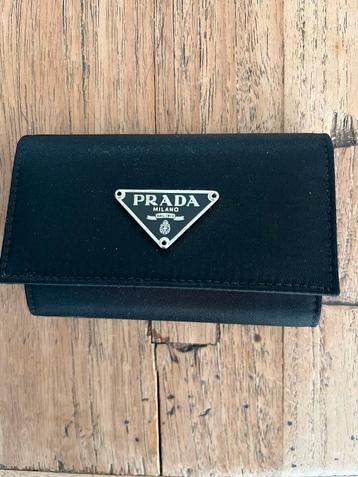 Prada Milano sleutelmapje zwart M222 nieuw beschikbaar voor biedingen