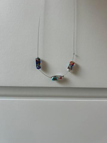 Ketting gekleurde glaskralen beschikbaar voor biedingen