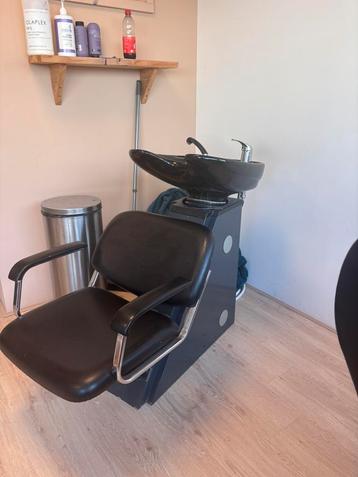 Kappers stoel met wasbak beschikbaar voor biedingen
